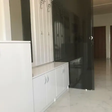 Rojana Apartment