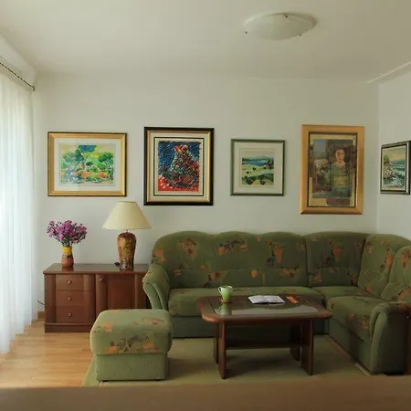 Rojana Apartment