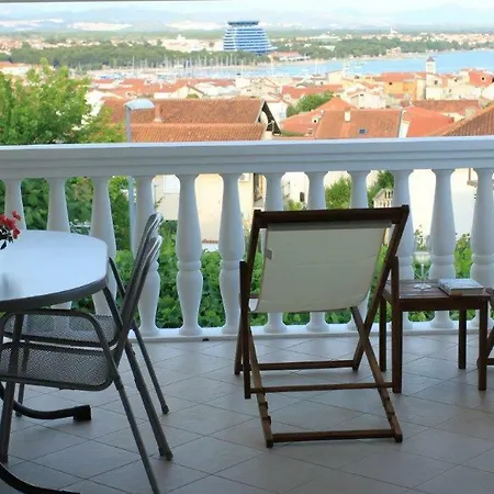 Rojana Apartment