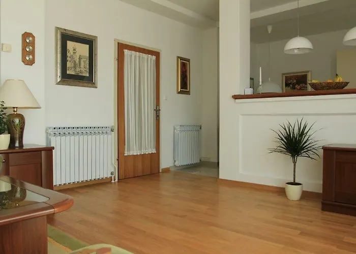 Rojana Апартаменты