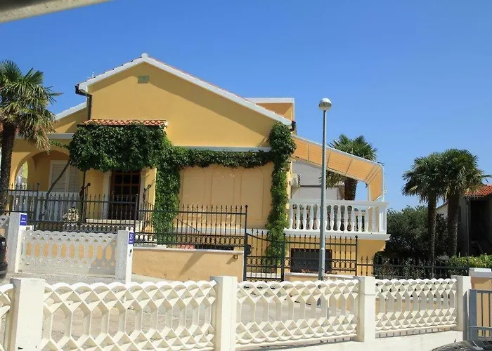 Апартаменты Rojana